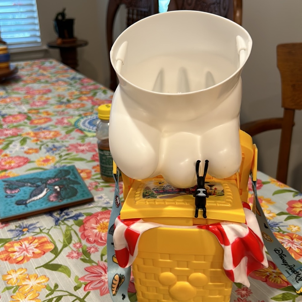Disney’s runaway railroad, Mickey picnic basket popcorn bucket - Picture 9 of 9